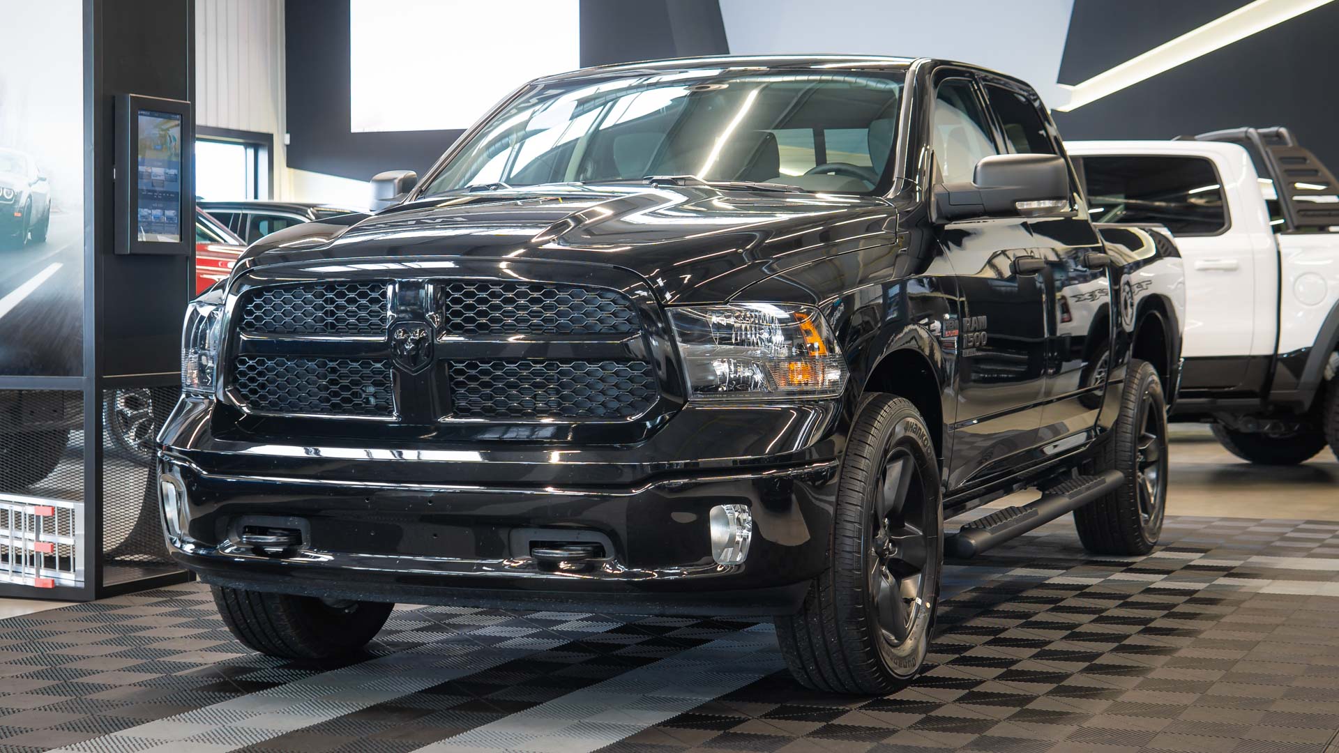 RAM 1500 Classic SLT BLACK EDITION - Auto Outlet : Auto Outlet