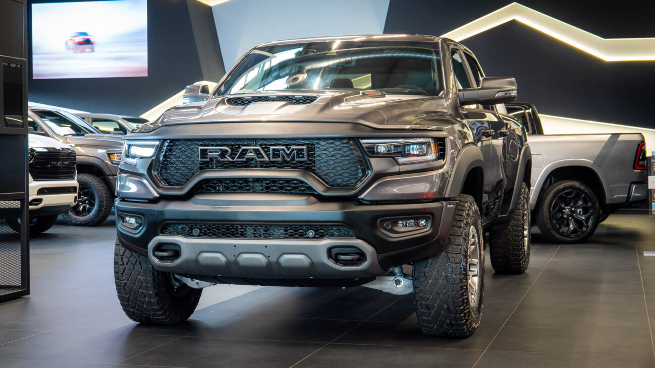 Dodge Ram 1500 TRX 6.2L Supercharged 2024 Active 'H' Center Section with Remote Control Dodge Ram 1500 TRX 6.2L Supercharged 2024 Active 'H' Center Section with Remote Control